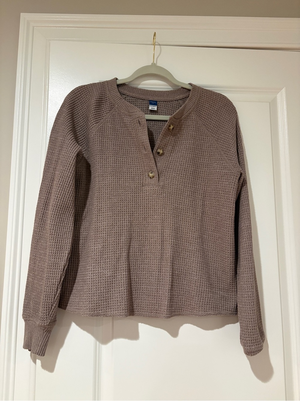 Old Navy Waffle-Knit Henley Sweatshirt in Mauve